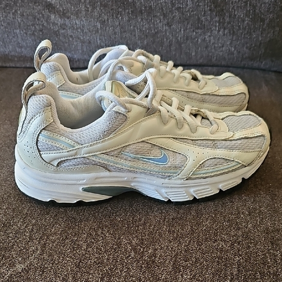 Nike Air Women's Running Shoes 🩵🩵🩵 - Picture 2 of 9